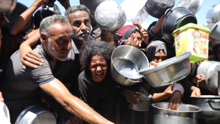 gazzede son 24 saatte 3u cocuk olmak uzere 13 kisi daha acliktan hayatini kaybetti CUNYfK3x