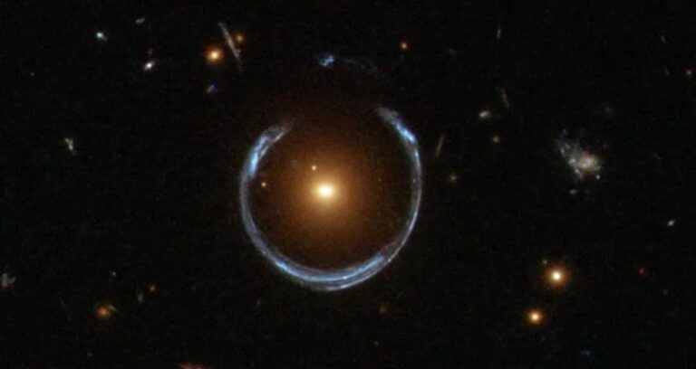 gunes bile yaninda kum tanesi gibi kaliyor her seyi yutan kara delik kesfedildi JwCuDmEe