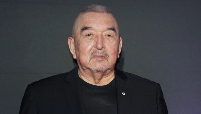 kurtlarla dans filminin yildizigraham greene hayatini kaybetti Eim56cqq