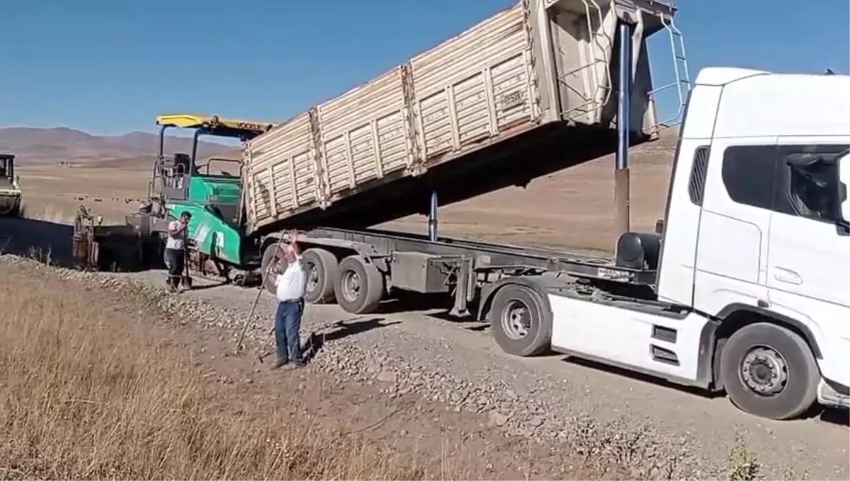tekman beykoy mahallesi yolu sicak asfaltla kaplanarak camur sorununa son verdi XGwJerdf