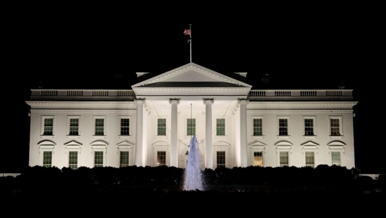 trump midas sendromu yasiyor beyaz sarayi altinla doldurmaya devam ediyor yabanci liderler cildiriyor 4fa4UIPE