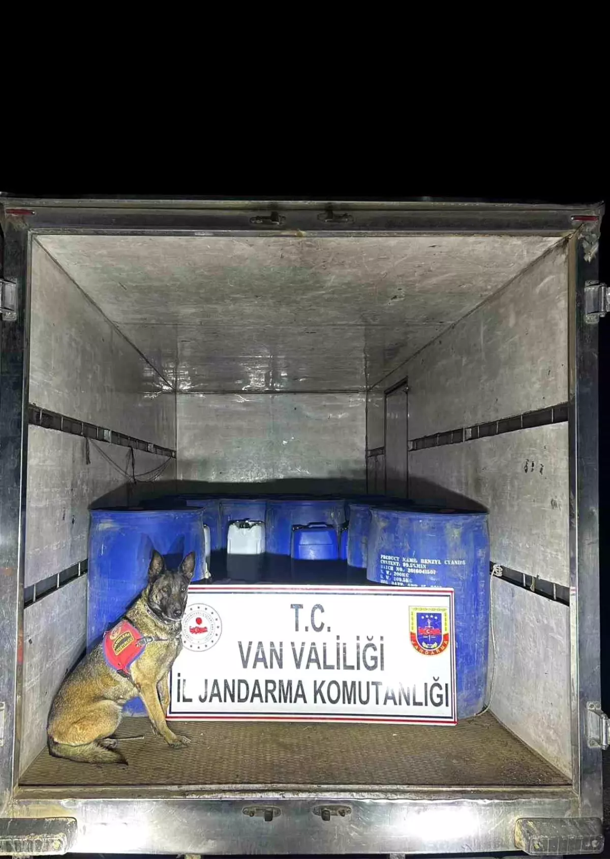 vanda asetik asit ve kostik soda ele gecirildi C8gvJBJ2