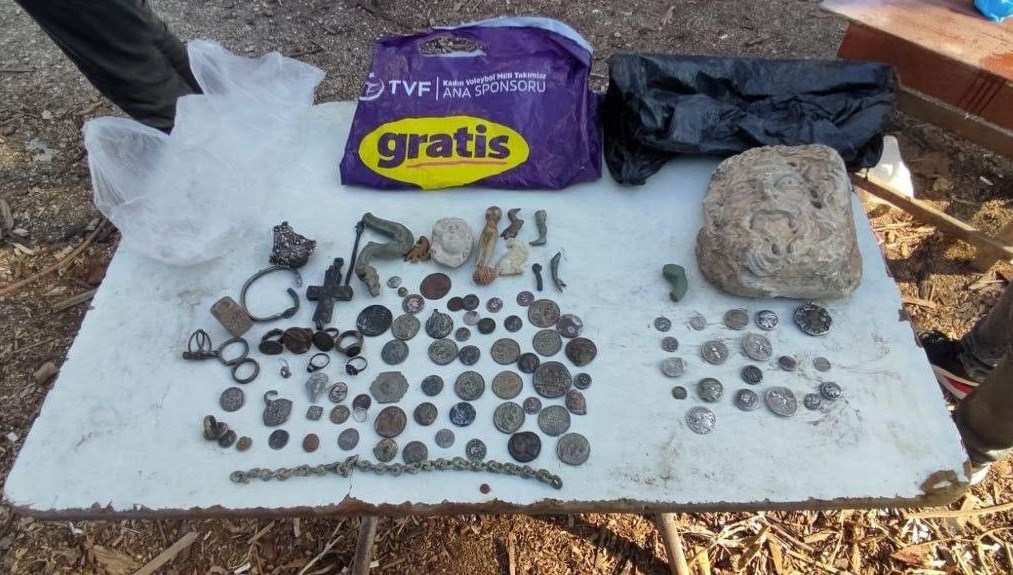 adanada kacakcilik operasyonu 18 gozalti 64mLNnHJ.jpg