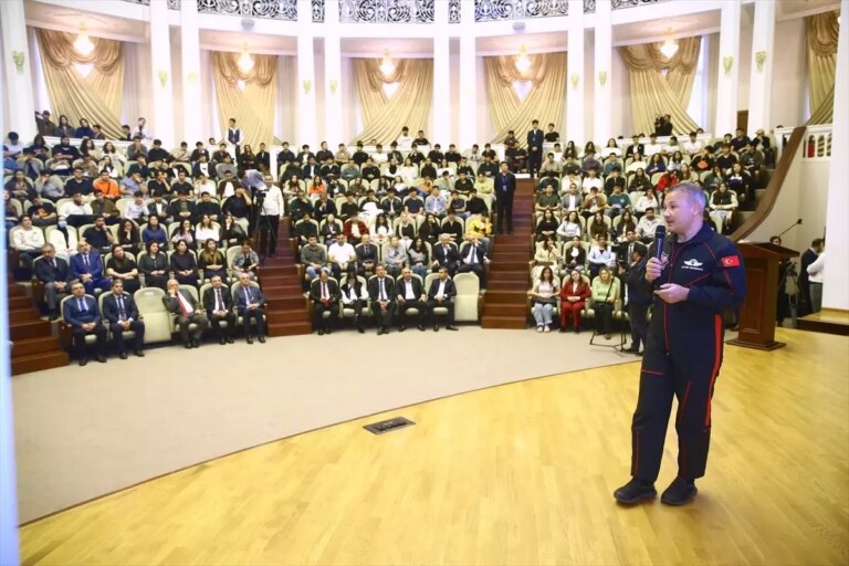 alper gezeravci azerbaycanda uzay sunumu yapti eTv3wglx.jpg