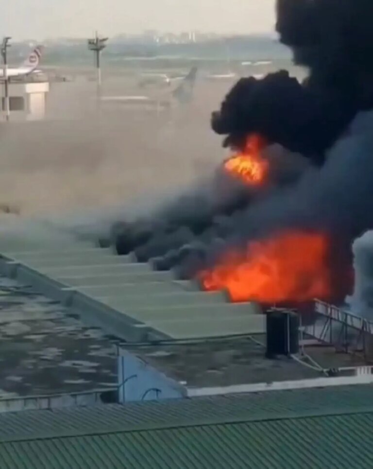 dakka havalimaninda yangin jrKQpHJR.jpg