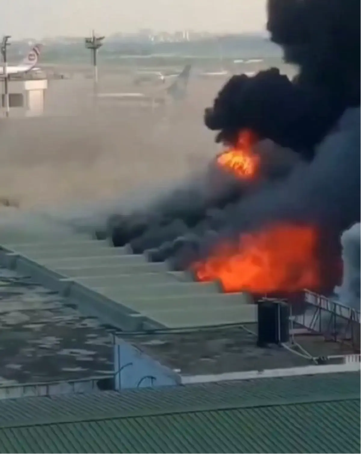 dakka havalimaninda yangin jrKQpHJR.jpg