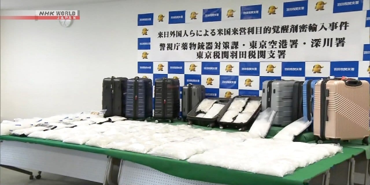 japonya bir ingiliz ve bir amerikaliyi tutukladi 2w5C1x1R.jpg