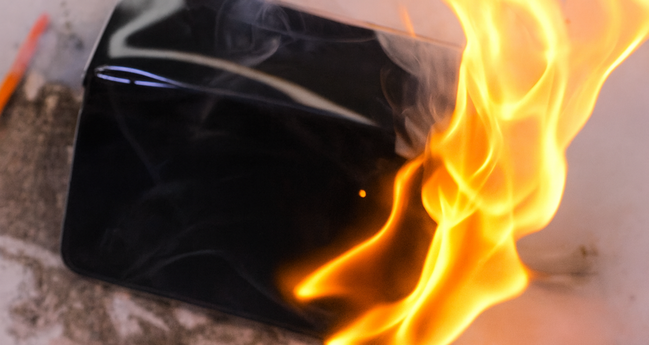 populer markanin katlanabilir telefonu alev aldi katlanirken patladi yPJeNQx9.jpg