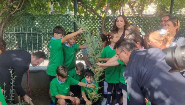 sehit ogretmen adinin verildigi okulda anildi 3F1EtsKp.jpg