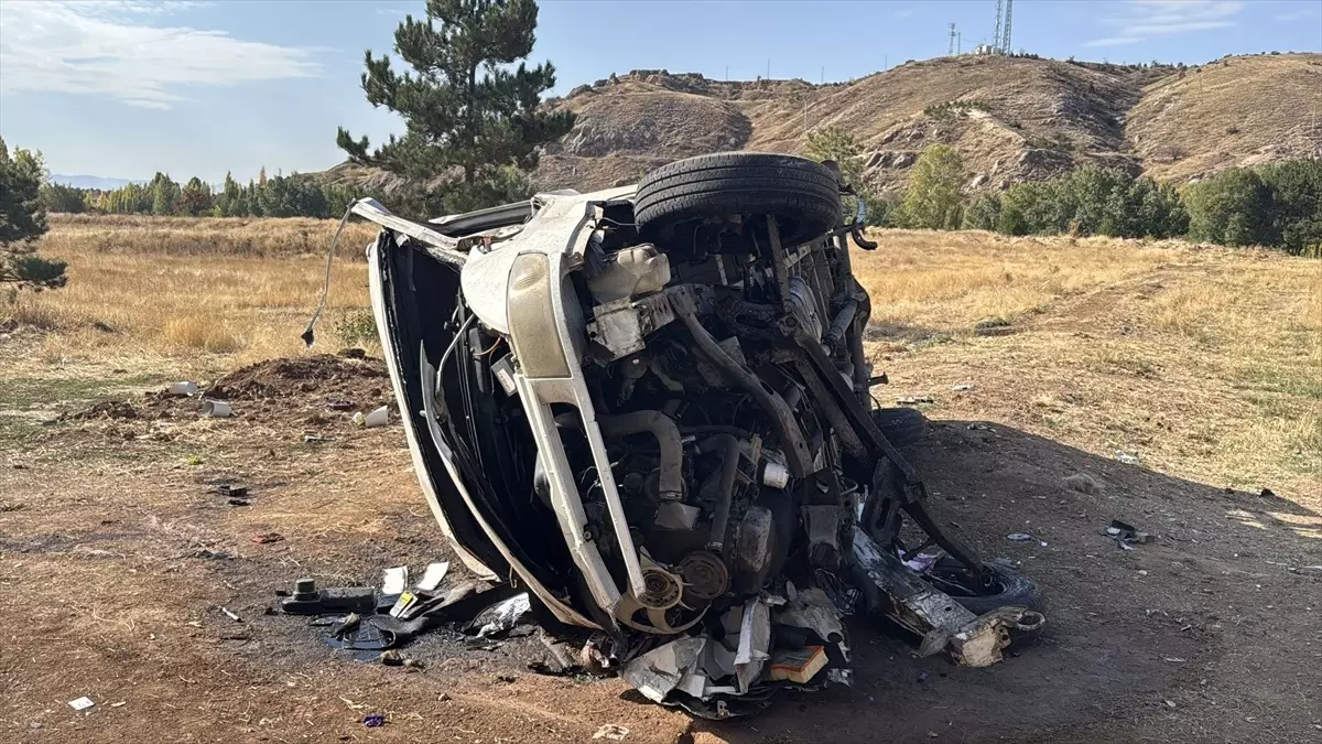 sivasta minibus devrildi 4 yarali GNr2HZSb.jpg