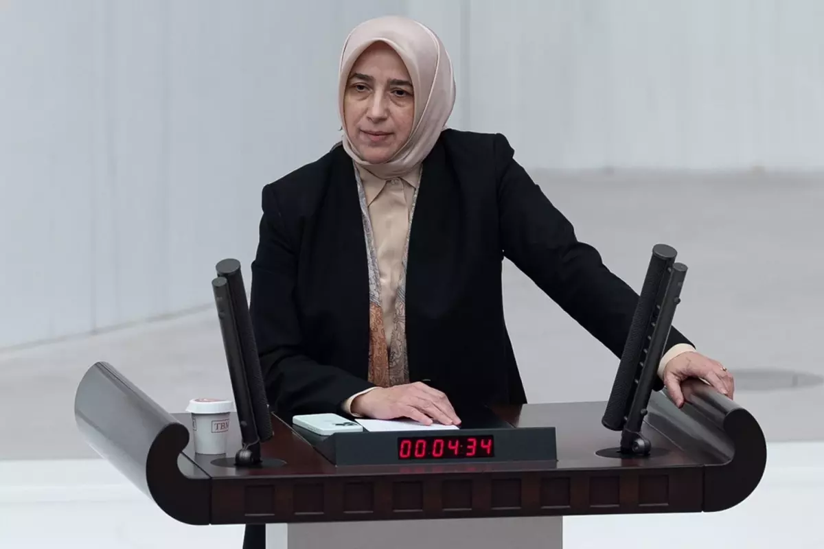 sozleri tepki ceken ozlem zengin kursuye cikip duzeltme yapti UpyOb224