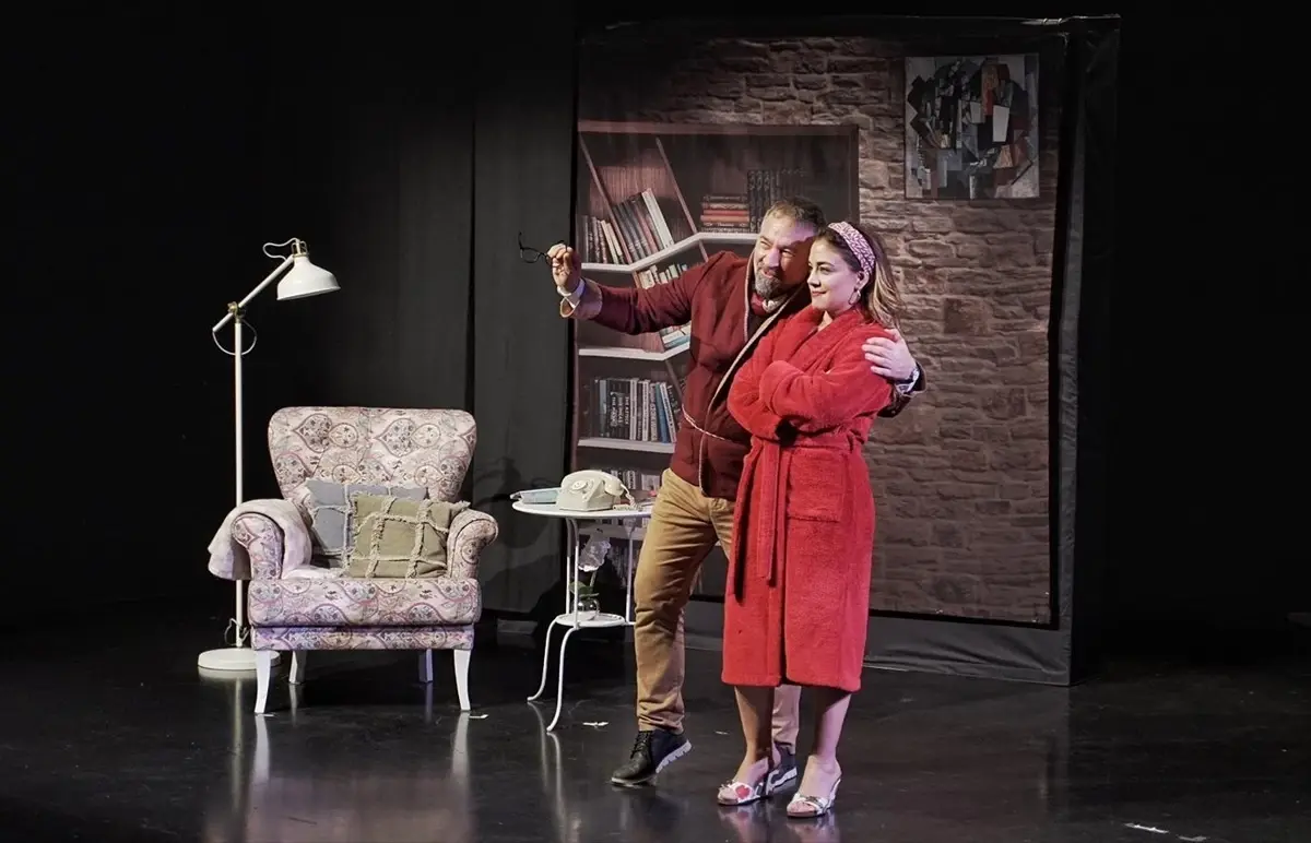 tiyatro frankfurt 2025 2026 sezonunu askimizin son duragi ile acti miRbDlgI