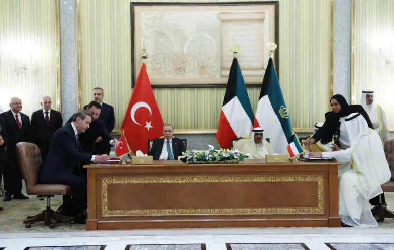 turkiye ve kuveyt arasinda 4 anlasma imzalandi MkuGkvkF.jpg