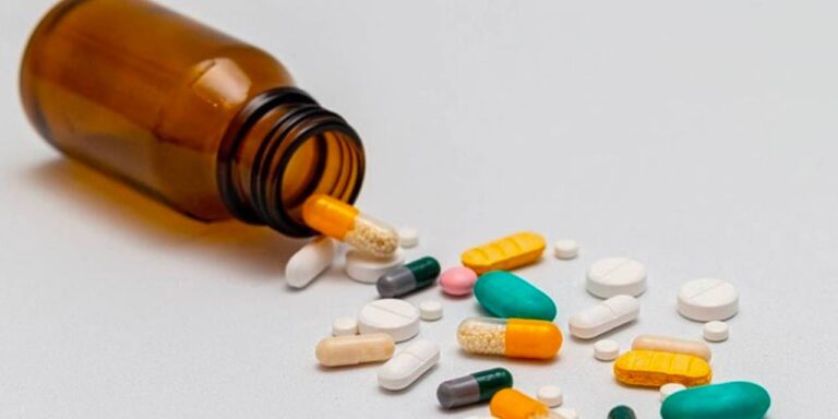 zam beklentisi nedeniyle ilaclara ulasilmiyor F2bWQI1a.jpg