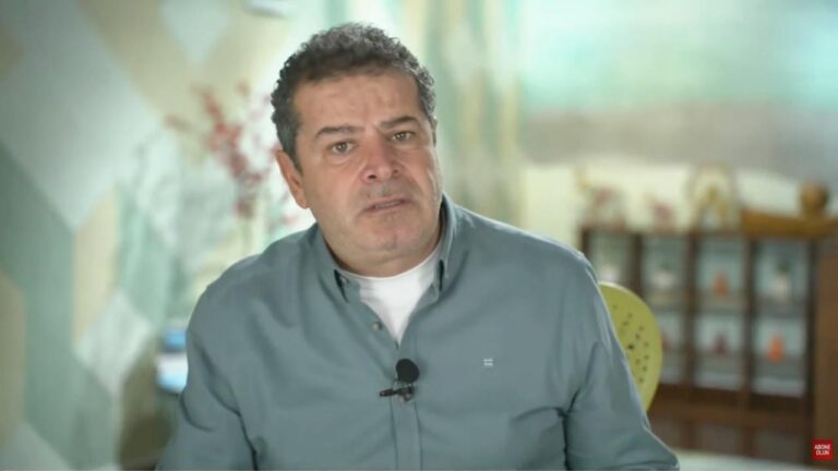 beni en cok elestirenler ak partiye neden ana avrat sovmuyorsun diyen muhalifler Ov7EbjqD.jpg