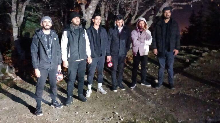 bursada izinsiz yuruyus yapan 6 genc kayboldu jandarma ve afad kurtardi para cezasi kesildi C9XXtvcN.jpg