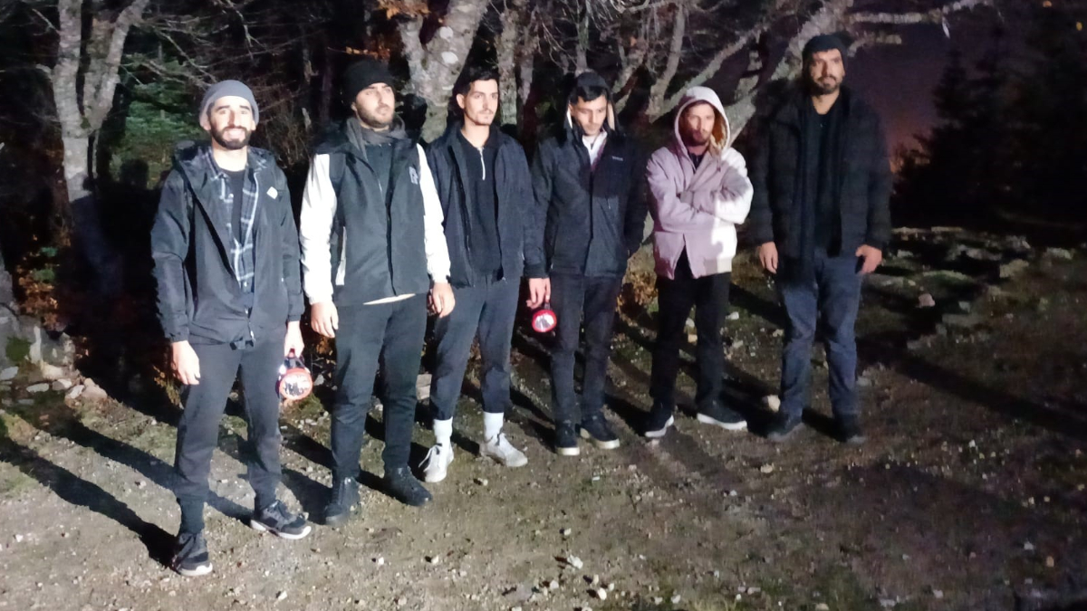 bursada izinsiz yuruyus yapan 6 genc kayboldu jandarma ve afad kurtardi para cezasi kesildi C9XXtvcN.jpg