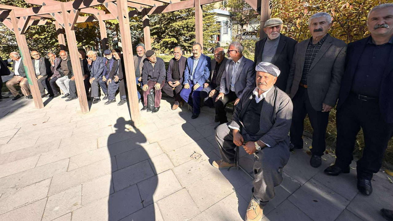 emekliler vanda konustu mezarimizi kazip gommeye tenezzul etmiyorlar aW5bEdxr.jpg