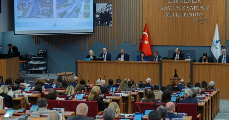 izmir-bucadaki-riskli-yapilar-icin-tahliye-ve-destek-paketi-buyuksehir-meclisinde-kegtOIaw.webp