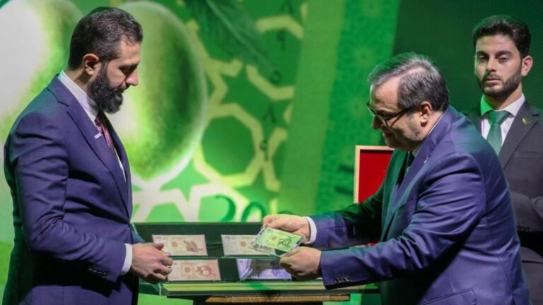 suriye-cumhurbaskani-ahmed-saranin-katilimi-ile-yeni-banknotlarini-tanitti-bgzUAfk7.jpg