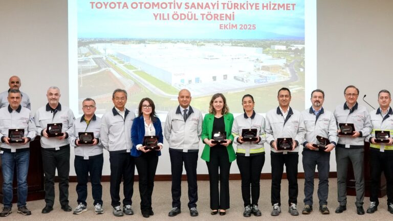 toyota-turkiye-calisanlarini-odullendirdi-PWB9k8fH.jpg