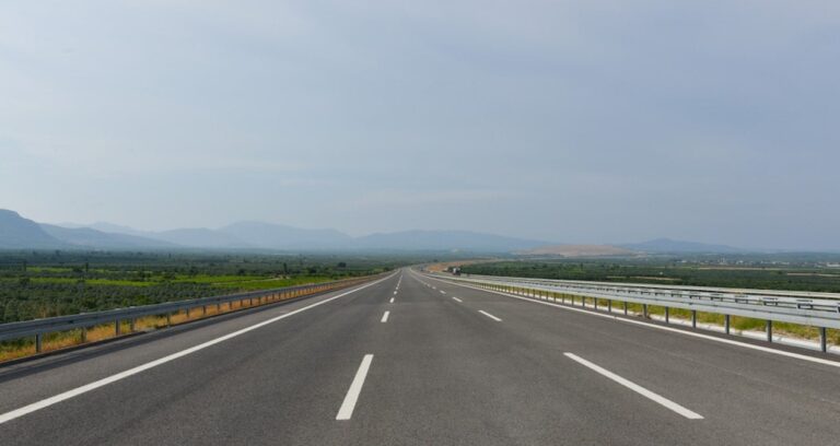trafikte-gecen-yil-3829-milyar-kilometre-yol-katetti-qjcLLTRl.jpg