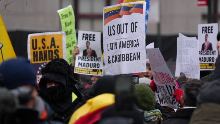new-yorktaki-durusma-oncesi-maduro-ve-esinin-serbest-birakilmasi-icin-protesto-duzenlendi-FgCkkYIW.jpg
