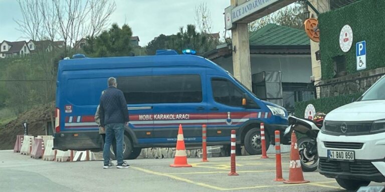kocaeli-merkezli-5-ilde-yolsuzluk-ve-rusvet-operasyonu-12-kisi-tutuklandi-rJbaySk2