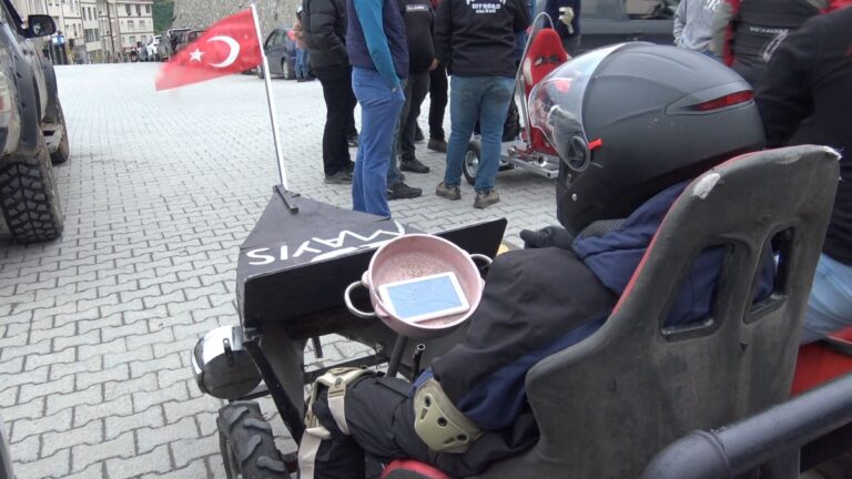 artvinde-hurda-malzemelerden-uretilen-araclarla-yaris-heyecani-jfSW8zcT