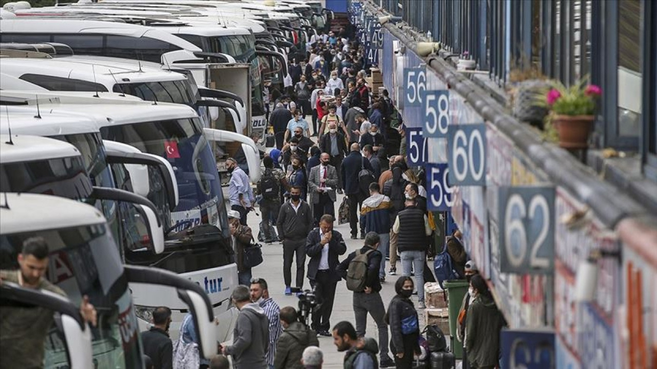 bayram-kapiya-dayandi-bilet-fiyatlari-uctu-yurttasa-memlekete-gitmek-de-cile-oldu-ZZgKpZ5K