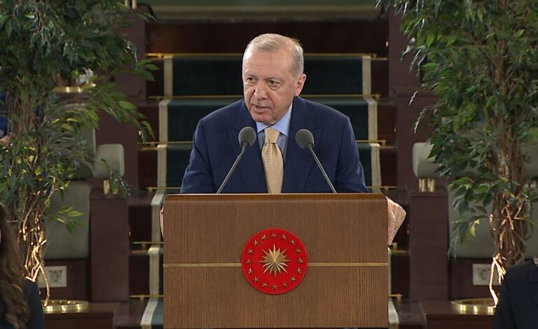 cumhurbaskani-erdogan-genclerimizle-turkiye-yuzyilina-kararlilikla-yuruyecegiz-HlgsgecB