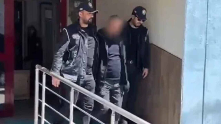 durdurulan-aractan-10-kacak-gocmen-cikti-adqxhPe9