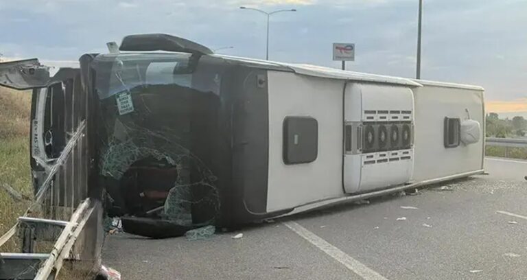 istanbul-izmir-otoyolunda-yolcu-otobusu-devrildi-36-yarali-4jknj4dh