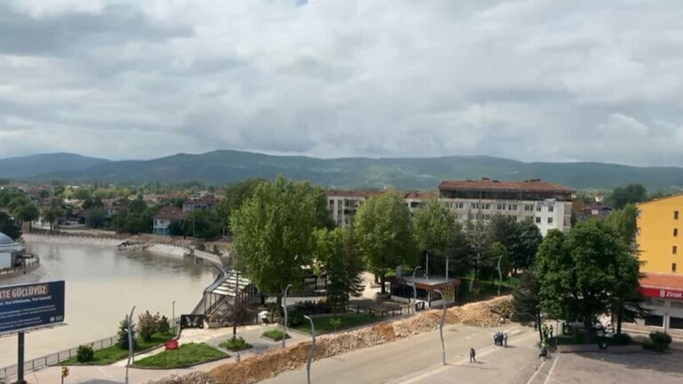 yesilirmakin-taskin-riski-nedeniyle-turhal-ilcesinde-onlem-alindi-F8yPDGEM