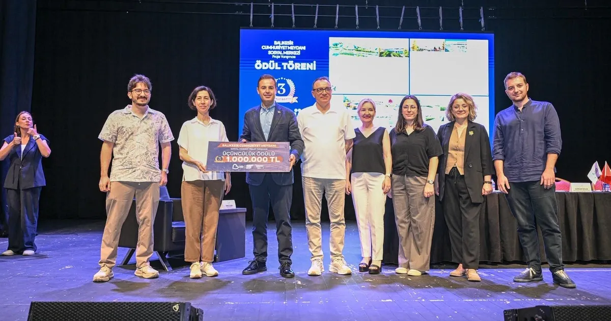 Balikesir cumhuriyet meydaninda oduller sahiplerini buldu claD3BLT